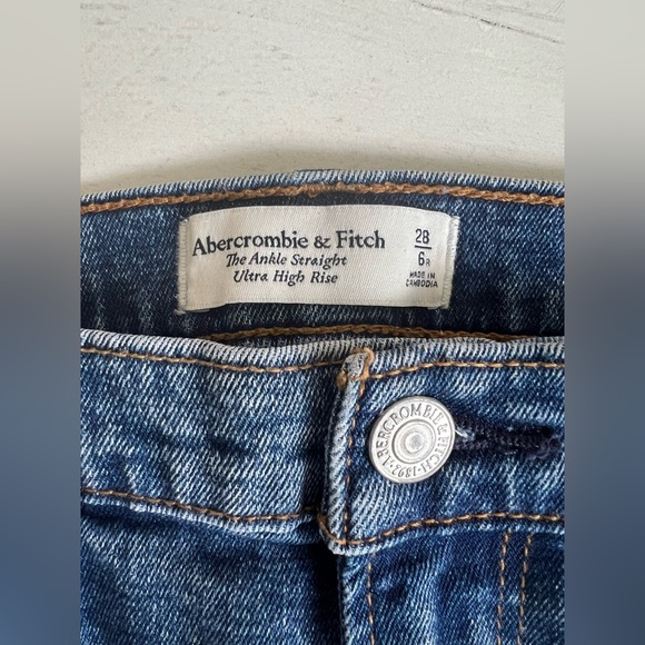 Abercrombie & Fitch Ankle Straight Ultra High Rise Jeans - Picture 2 of 6